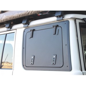 Hayon latéral pour une Toyota Land Cruiser 76 / Côté gauche aluminium.