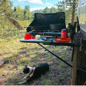 Table sur pneu pliable, ultra-compacte pour camping et bivouac