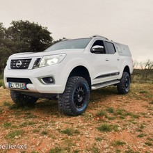 Rehausse de 20cm pour ce Nissan D23 de 2018. 😍😍😍
Kit suspension, body-lift et pneus en 285/70/17...

#montpellier4x4 #pickuptrucks #pickuptruck #pickuptruckstyle #navarad23 #navarad40 #specialiste4x4 #coopertyres #manano #bodylift